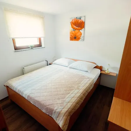 Zidanica Bahor Holiday home