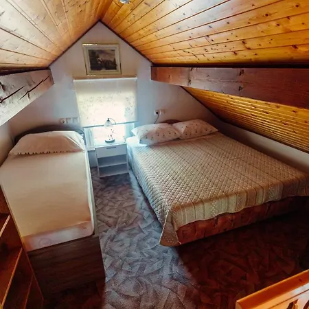 Zidanica Bahor Tatil Evi Črnomelj