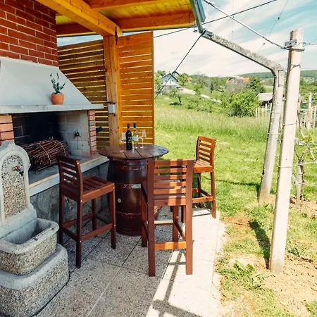 Zidanica Bahor Črnomelj