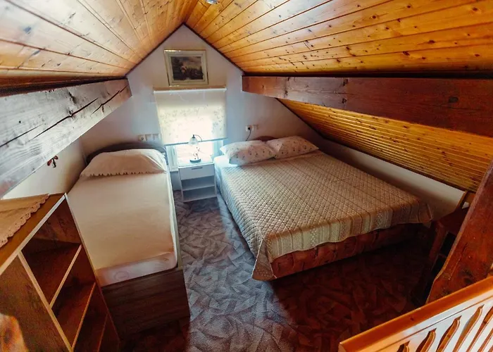 Zidanica Bahor Feriehus Črnomelj